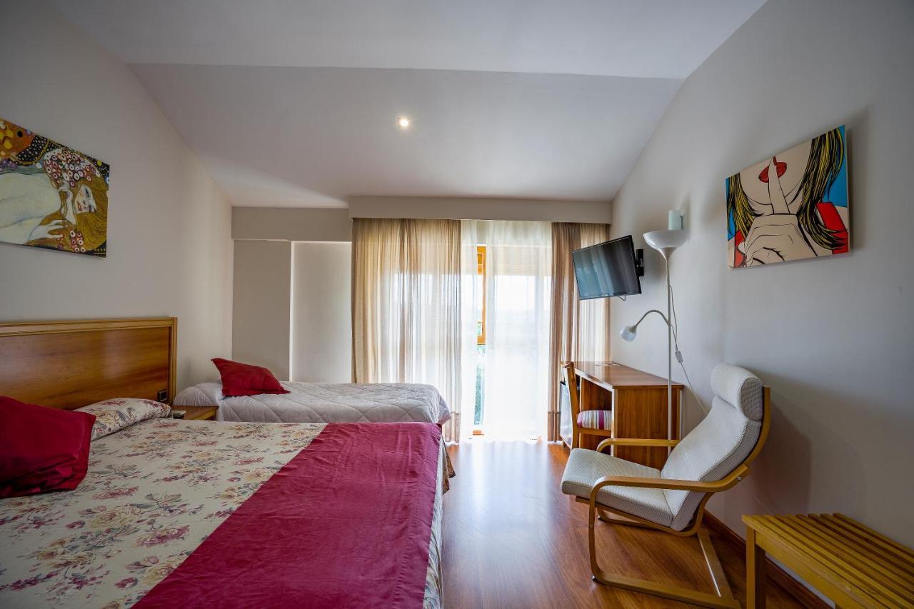 Hotel Los Barruecos By Croma Malpartida de Caceres Exterior photo