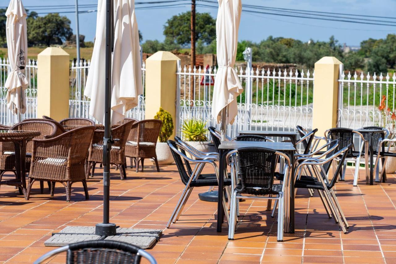 Hotel Los Barruecos By Croma Malpartida de Caceres Exterior photo