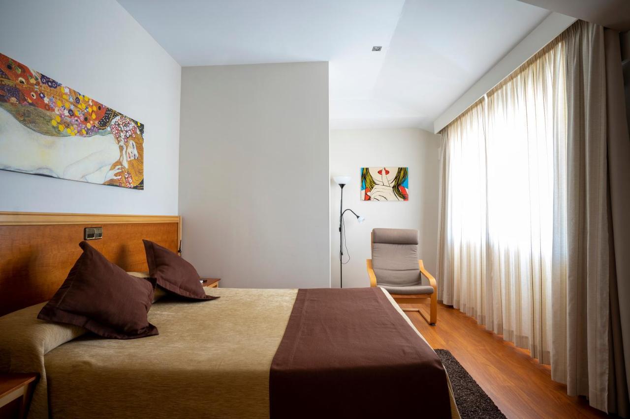 Hotel Los Barruecos By Croma Malpartida de Caceres Exterior photo