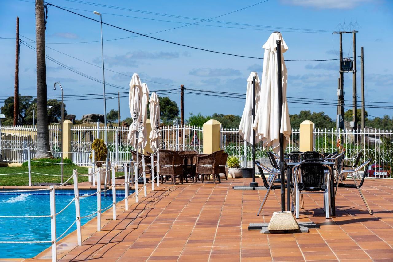 Hotel Los Barruecos By Croma Malpartida de Caceres Exterior photo