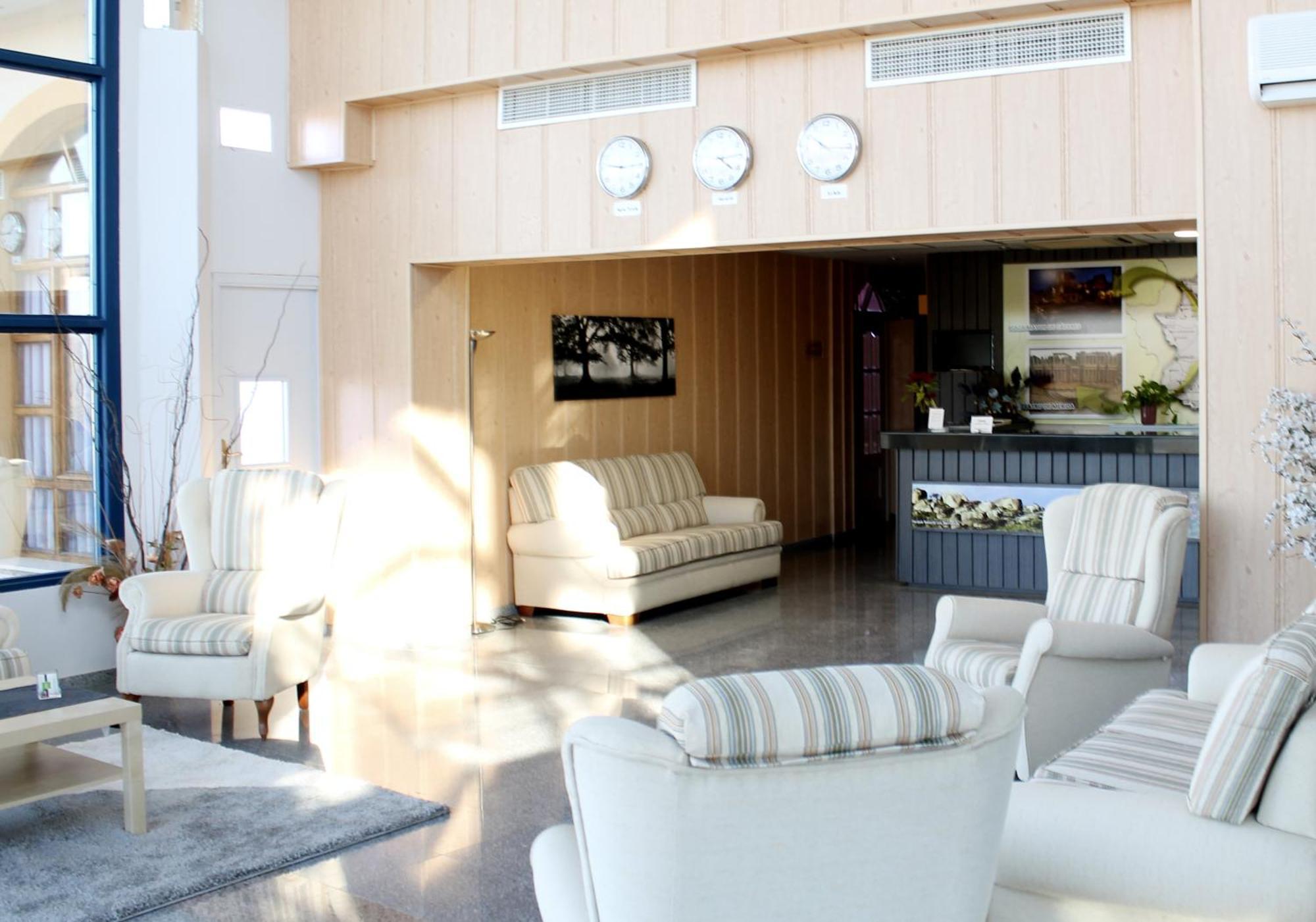 Hotel Los Barruecos By Croma Malpartida de Caceres Exterior photo