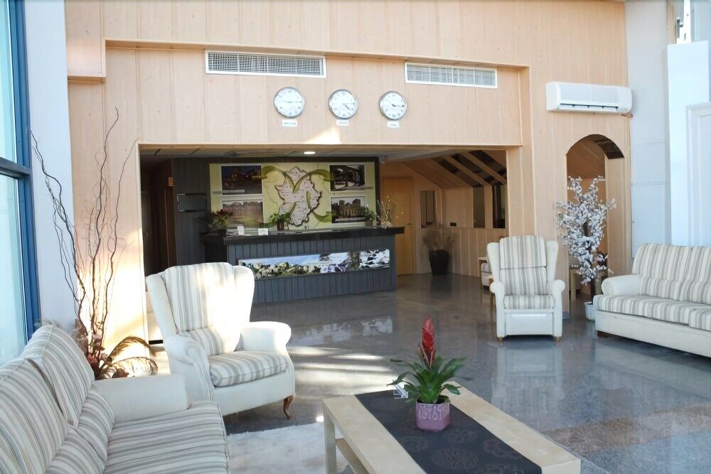 Hotel Los Barruecos By Croma Malpartida de Caceres Exterior photo